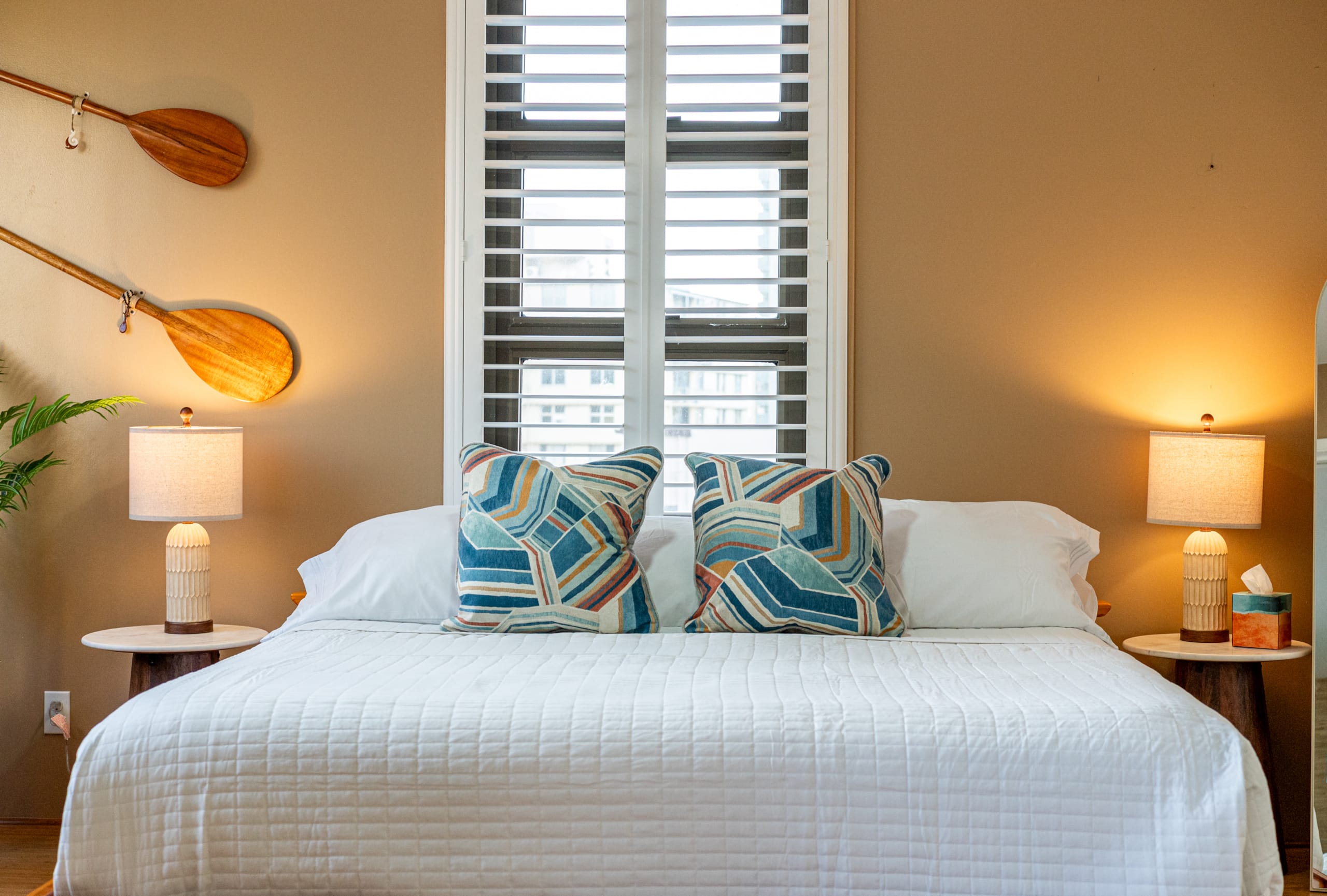 Chic Suite W/ Direct Ocean Views & Free Parking - Image 13