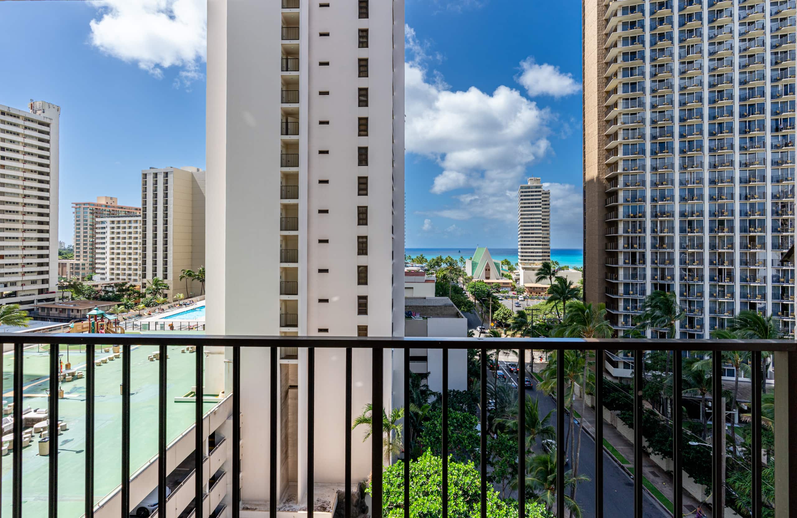 Chic Suite W/ Direct Ocean Views & Free Parking - Image 21
