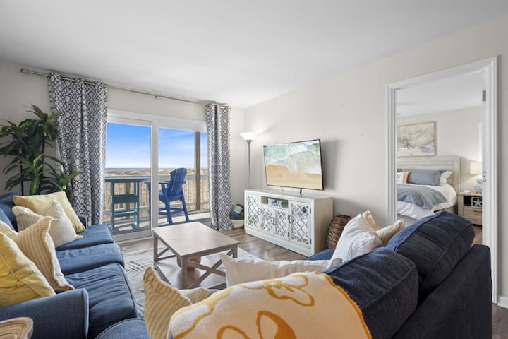 Remodeled Oceanfront Condo W/ Pool - Carolina Beach, NC