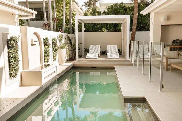 Whitehaven ~ 100m to Beach + Private Pool