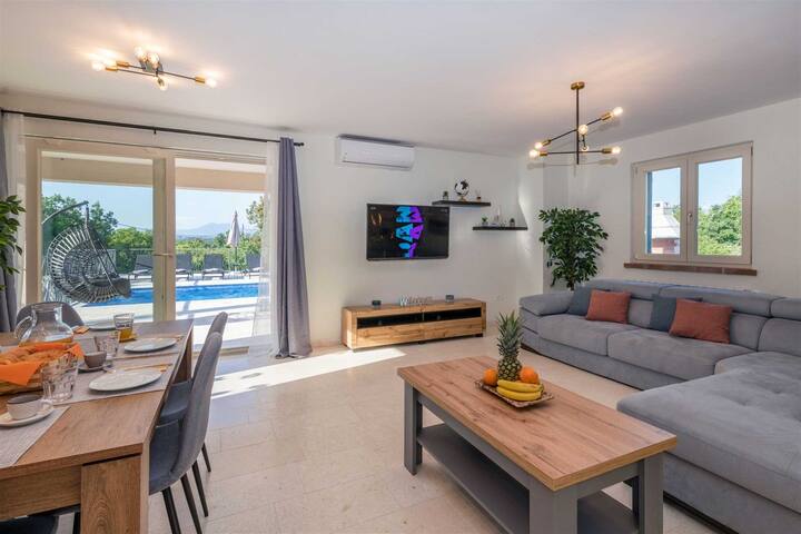 Beautiful And Romantic Pool Villa - Labin