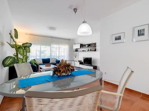 Apartment with pool and sea views 200m beach