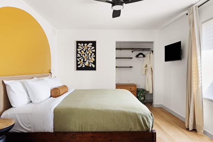 Sol Room with a king bed.