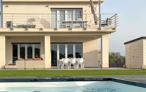 Nice home in Augusta with WiFi