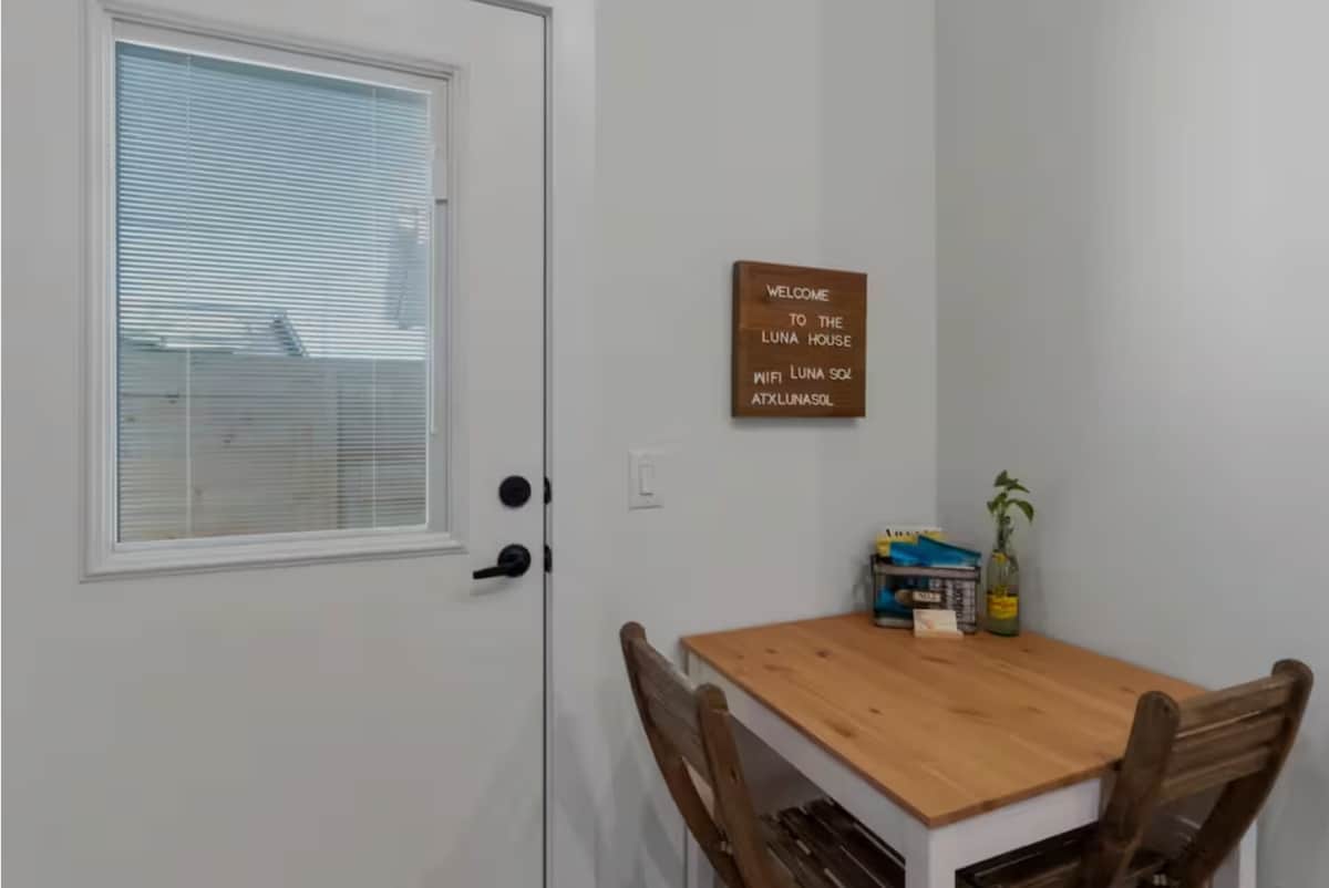 Luna House | Close to Airport | Kitchenette