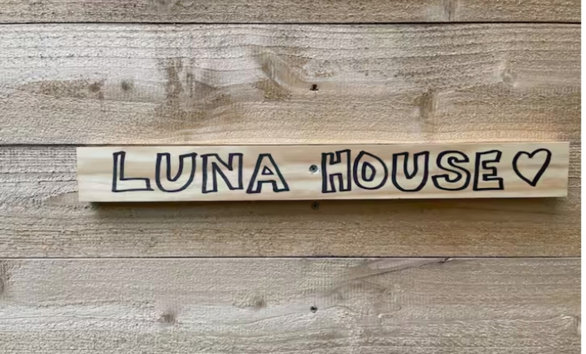 Luna House | Close to Airport | Kitchenette