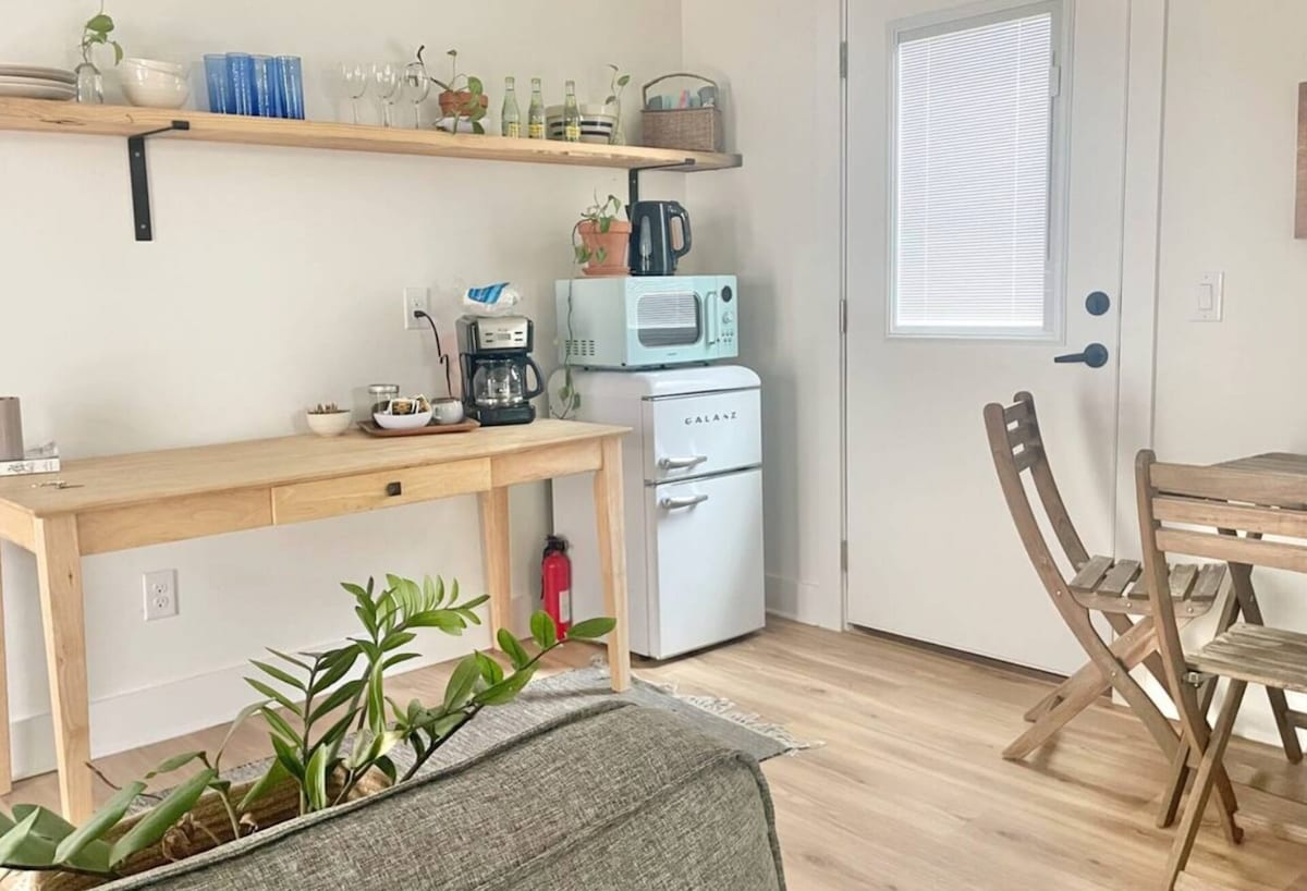 Luna House | Close to Airport | Kitchenette