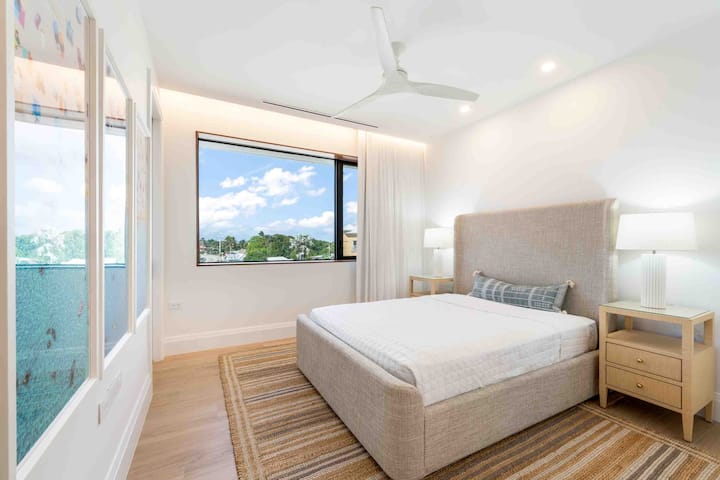 Bedroom 3 with queen bed.