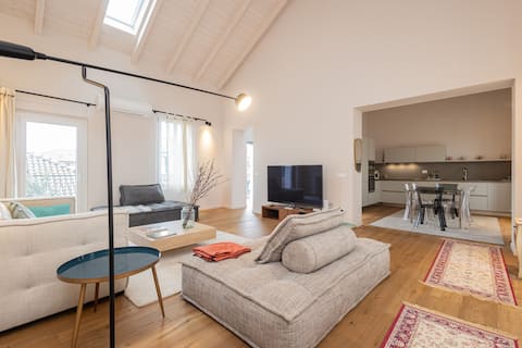 [Free parking & Charm] The Artists' Residence