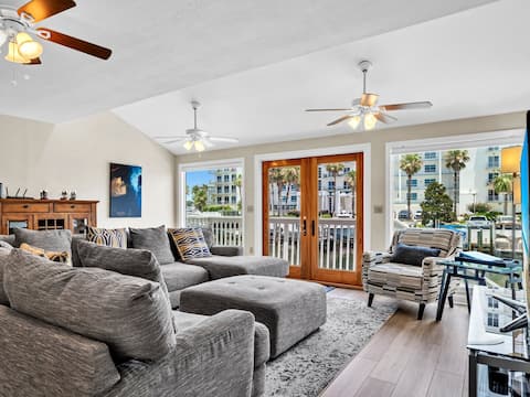 Canal Place 8 harbor views with boat dock