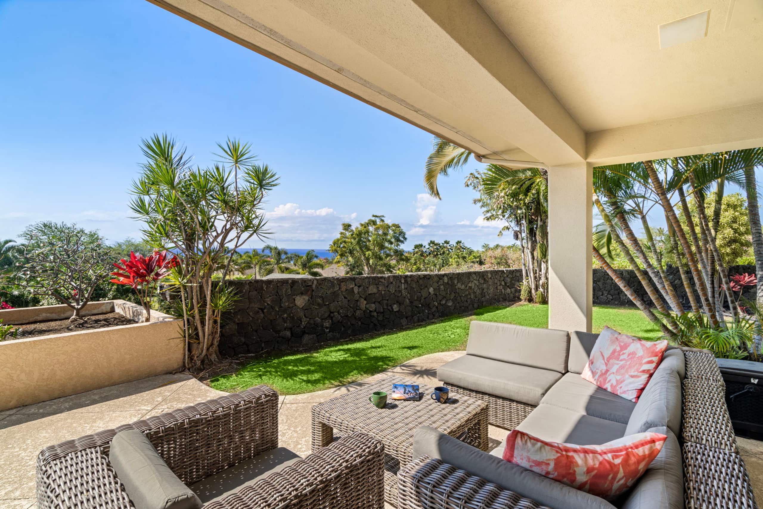 Home in Kailua-Kona · ★4.88 · 4 bedrooms · 6 beds · 3.5 baths - Image 39