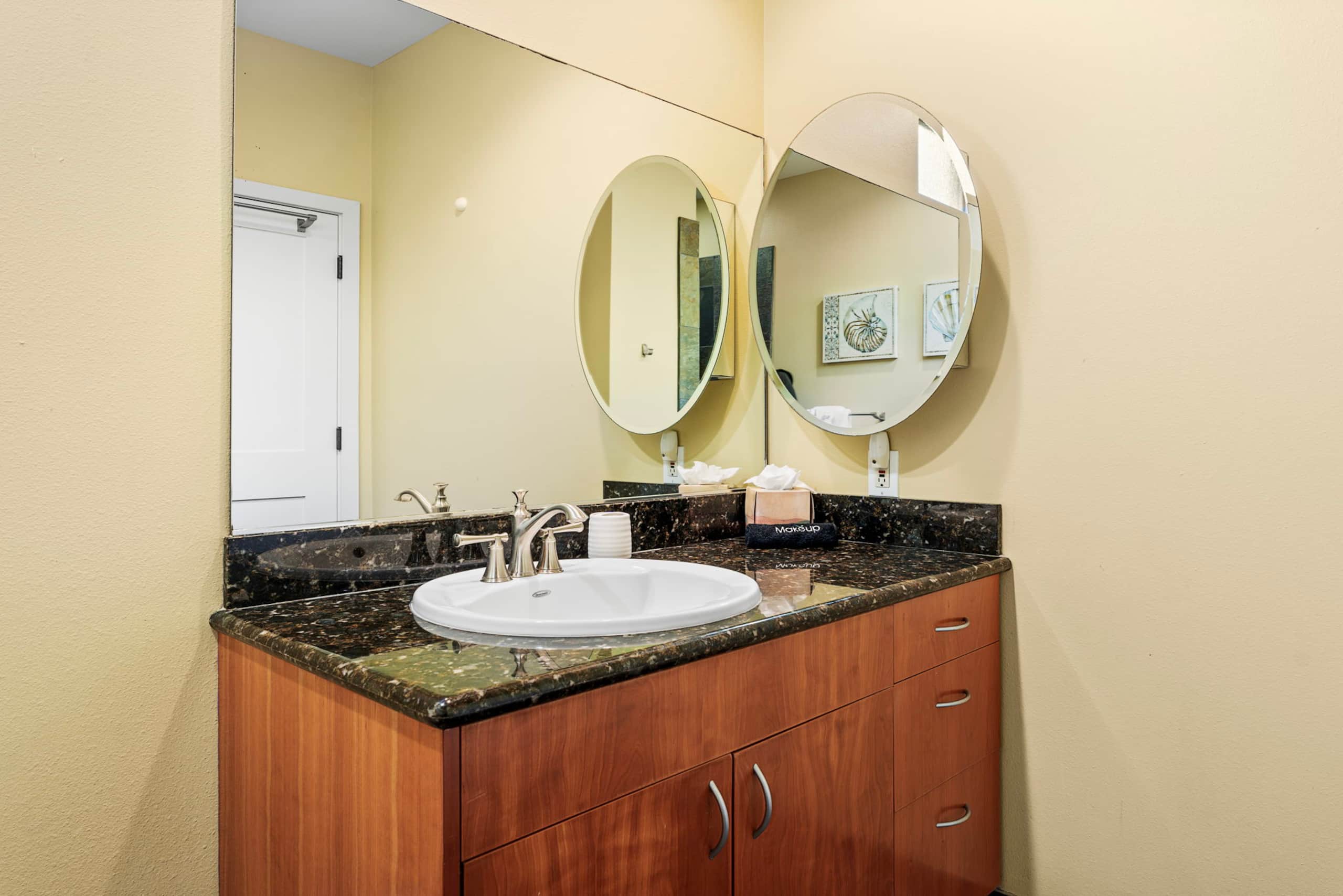 Home in Kailua-Kona · ★4.88 · 4 bedrooms · 6 beds · 3.5 baths - Image 14