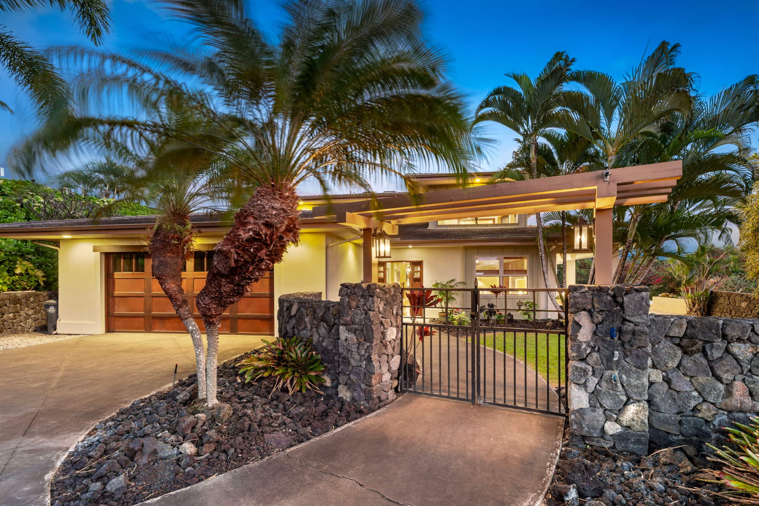 Home in Kailua-Kona · ★4.88 · 4 bedrooms · 6 beds · 3.5 baths - Image 49