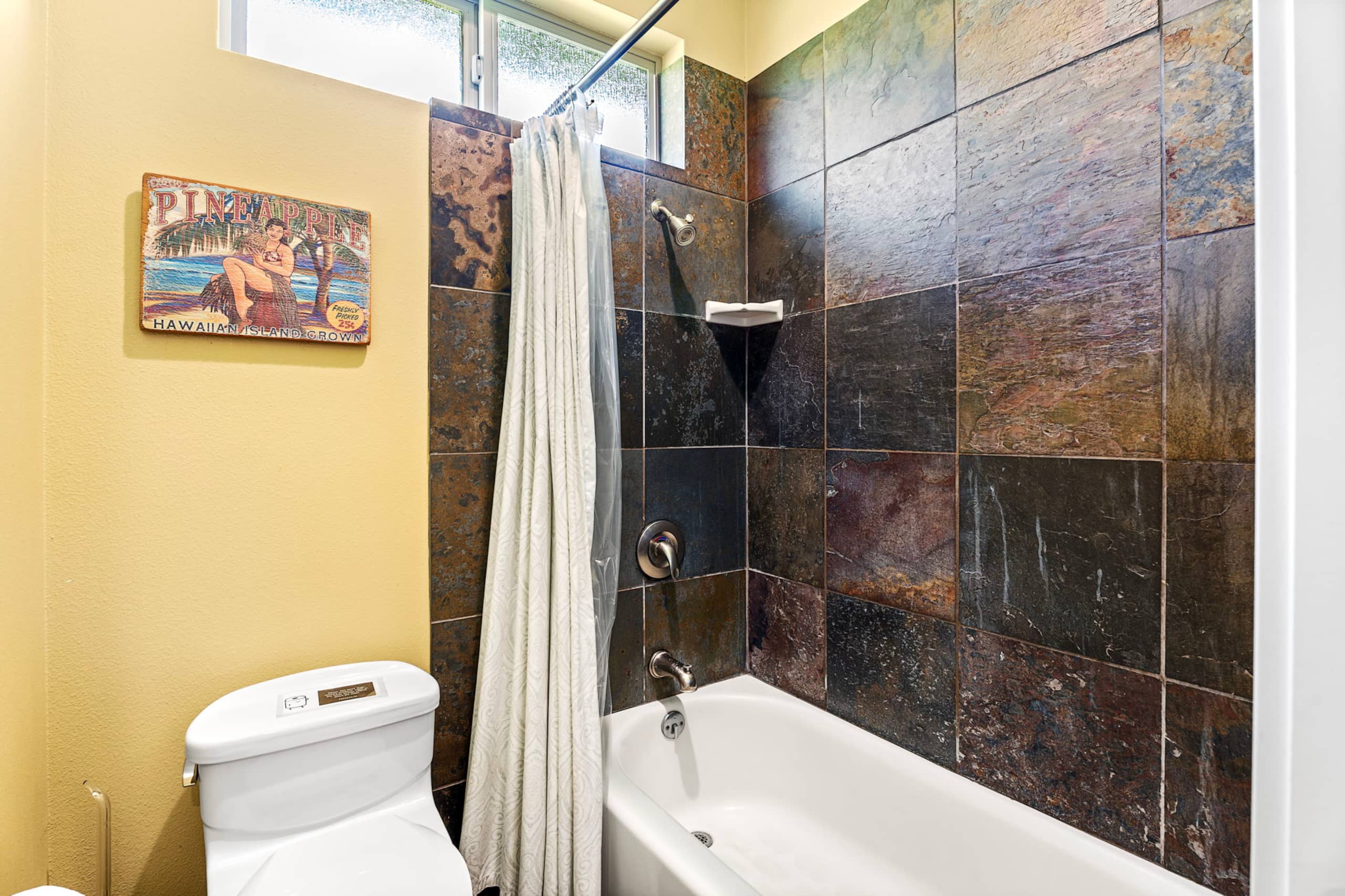 Home in Kailua-Kona · ★4.88 · 4 bedrooms · 6 beds · 3.5 baths - Image 13
