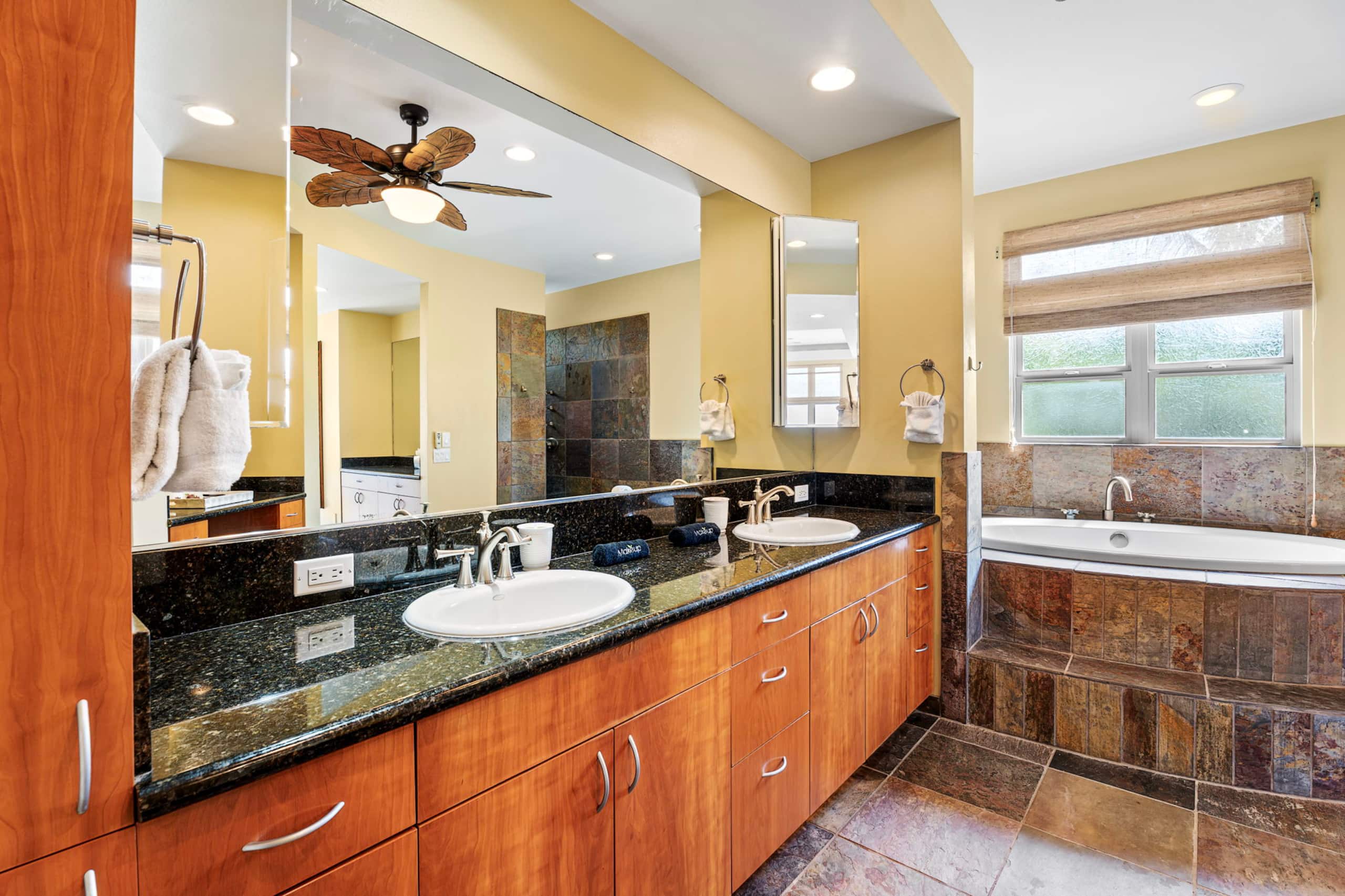 Home in Kailua-Kona · ★4.88 · 4 bedrooms · 6 beds · 3.5 baths - Image 10