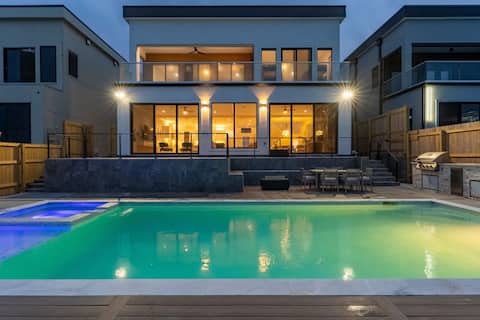 4,000 SF Waterfront Home w/Pool , Sleeps 20