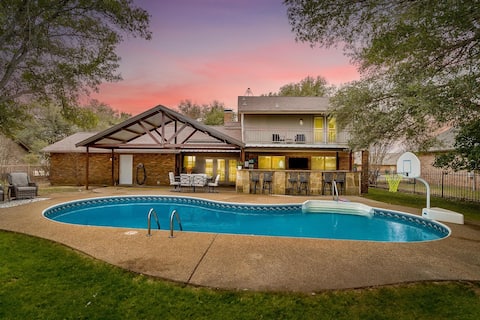 Private Pool · On Golf Course· 3 Bed Near Tarleton