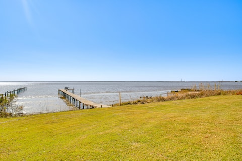 Bayfront Home in Pace w/ Dock & Hot Tub, Near Ramp
