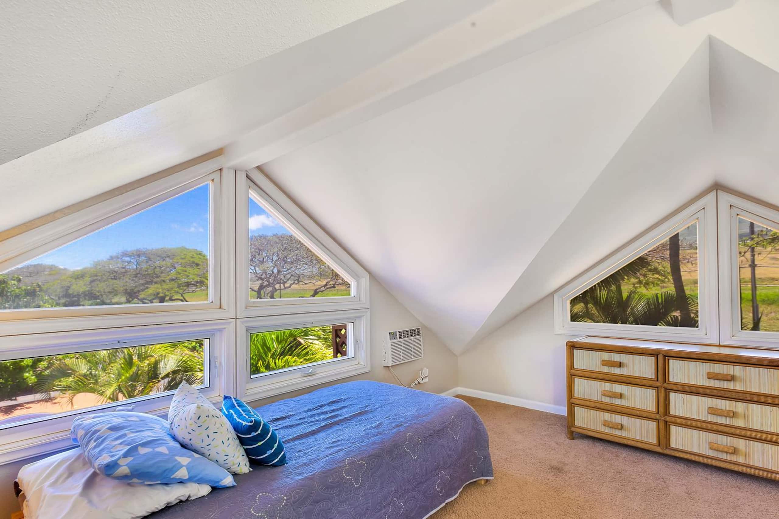 272-1 Amazing views. Oceanfront! - Image 19