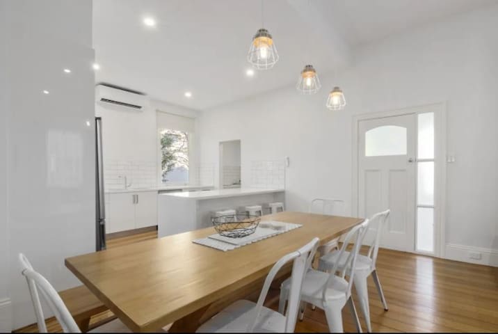 House on Grosvenor gallery image 5