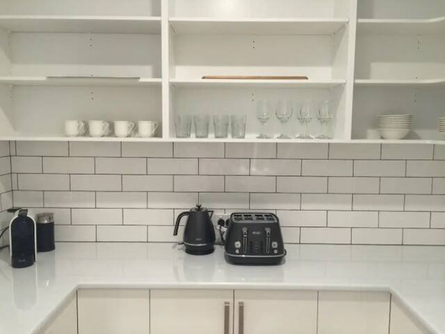 House on Grosvenor gallery image 2