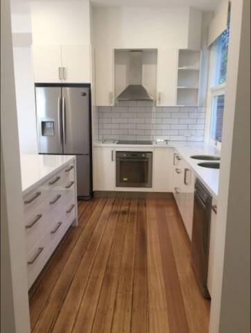 House on Grosvenor gallery image 4