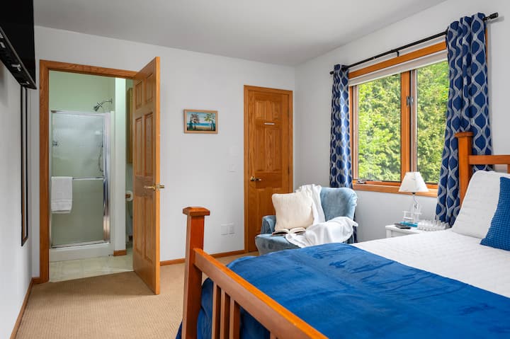 Fourth bedroom upstairs with ensuite bathroom