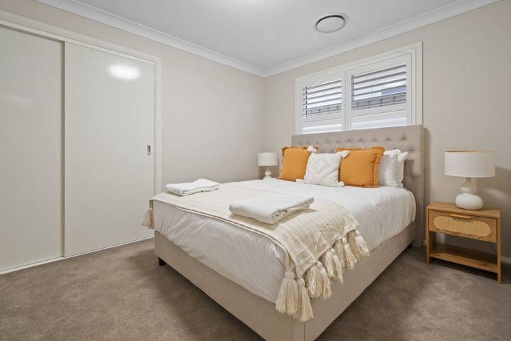 Спална соба 3 - брачен кревет (широк 180-220 см), греење, клима уред + B