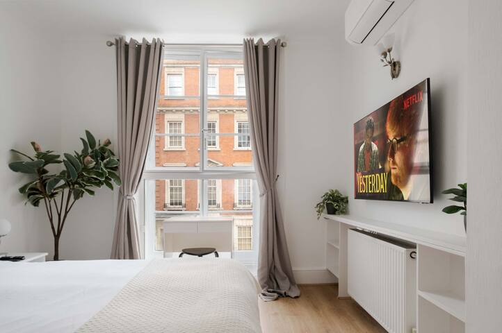 Elegant 2BR w/ Air Con | Harley Street, Marylebone gallery image 3