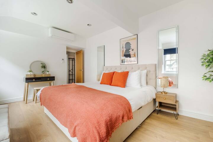 Luxury 3 Bed w/ AC | Marylebone | Central London gallery image 4