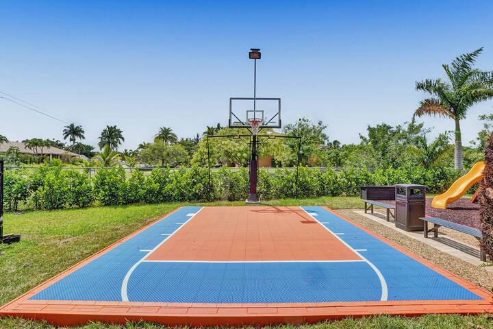 The Grand Luxe 8BR Villa w POOL and basketball gallery image 4