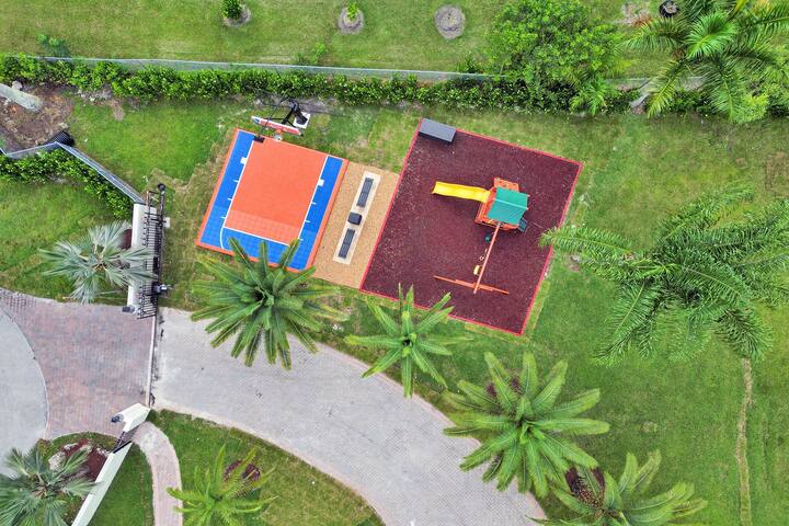 The Grand Luxe 8BR Villa w POOL and basketball gallery image 2