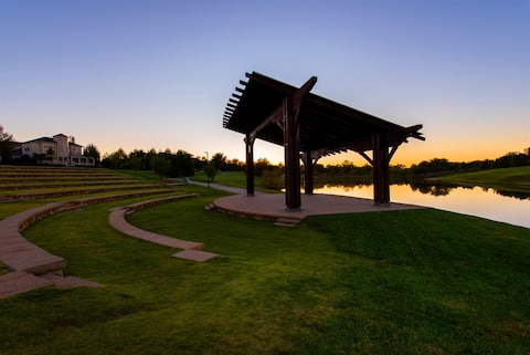 No Guest Fees, New! Bourbon, Pets, Norton Commons