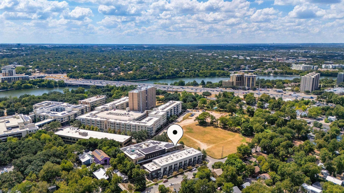 Charming Loft in DT ATX | Short Walk to Rainey St