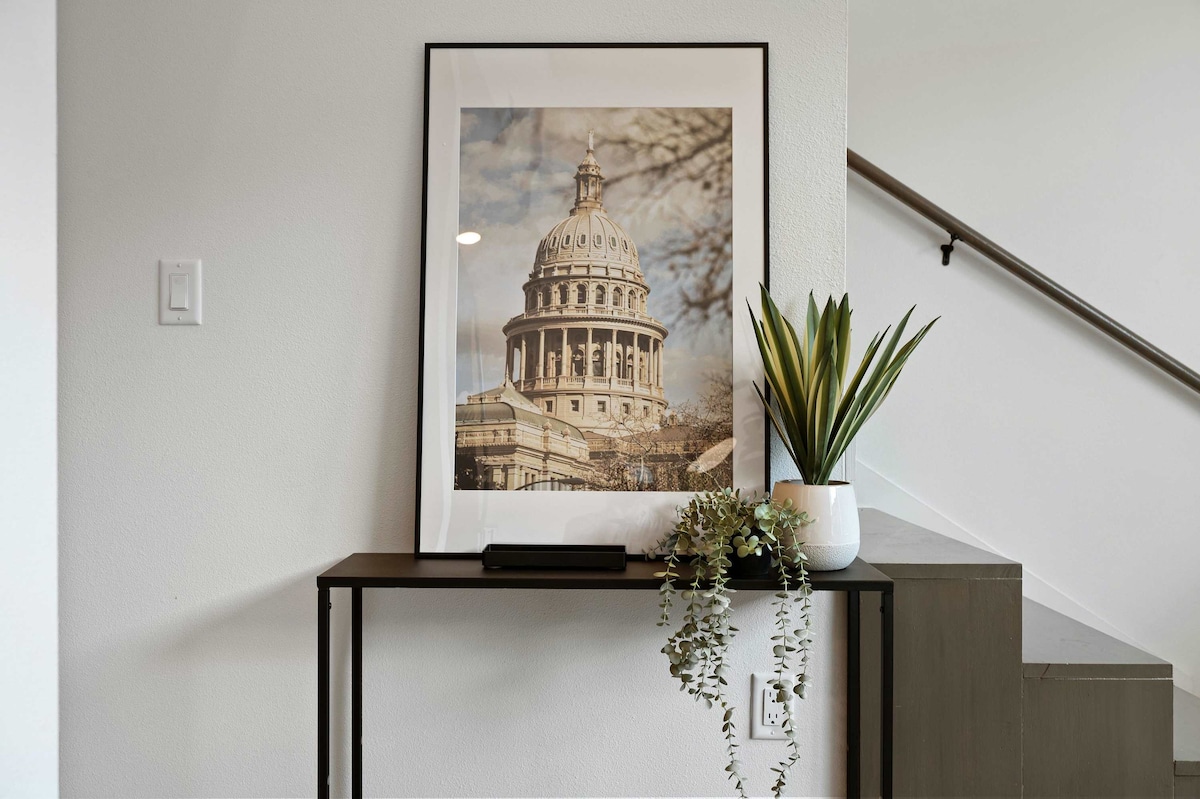 Charming Loft in DT ATX | Short Walk to Rainey St