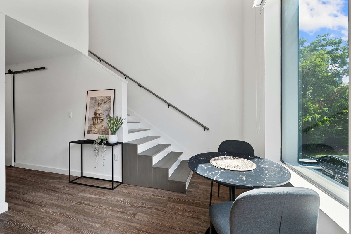 Charming Loft in DT ATX | Short Walk to Rainey St