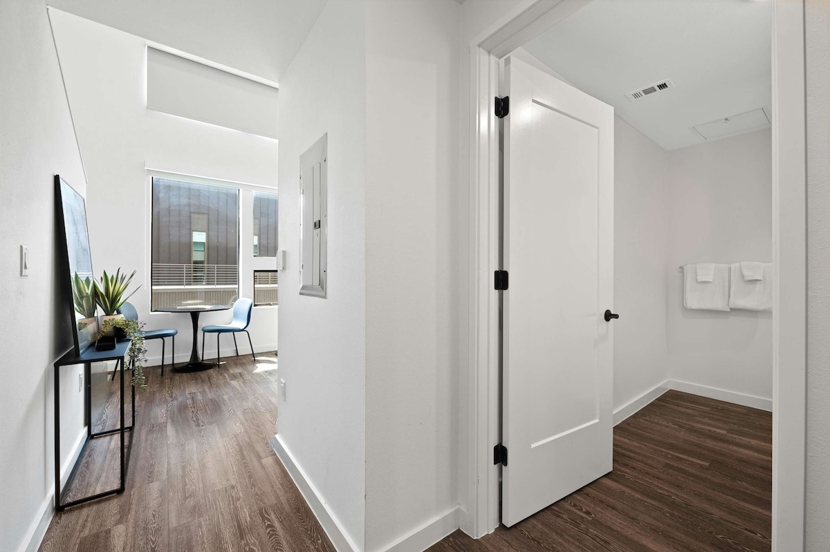 Charming Loft in DT ATX | Short Walk to Rainey St