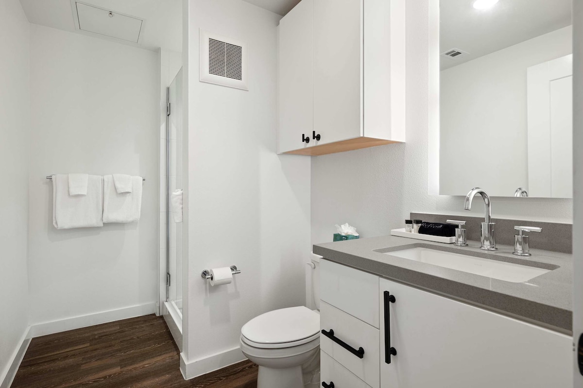 Charming Loft in DT ATX | Short Walk to Rainey St
