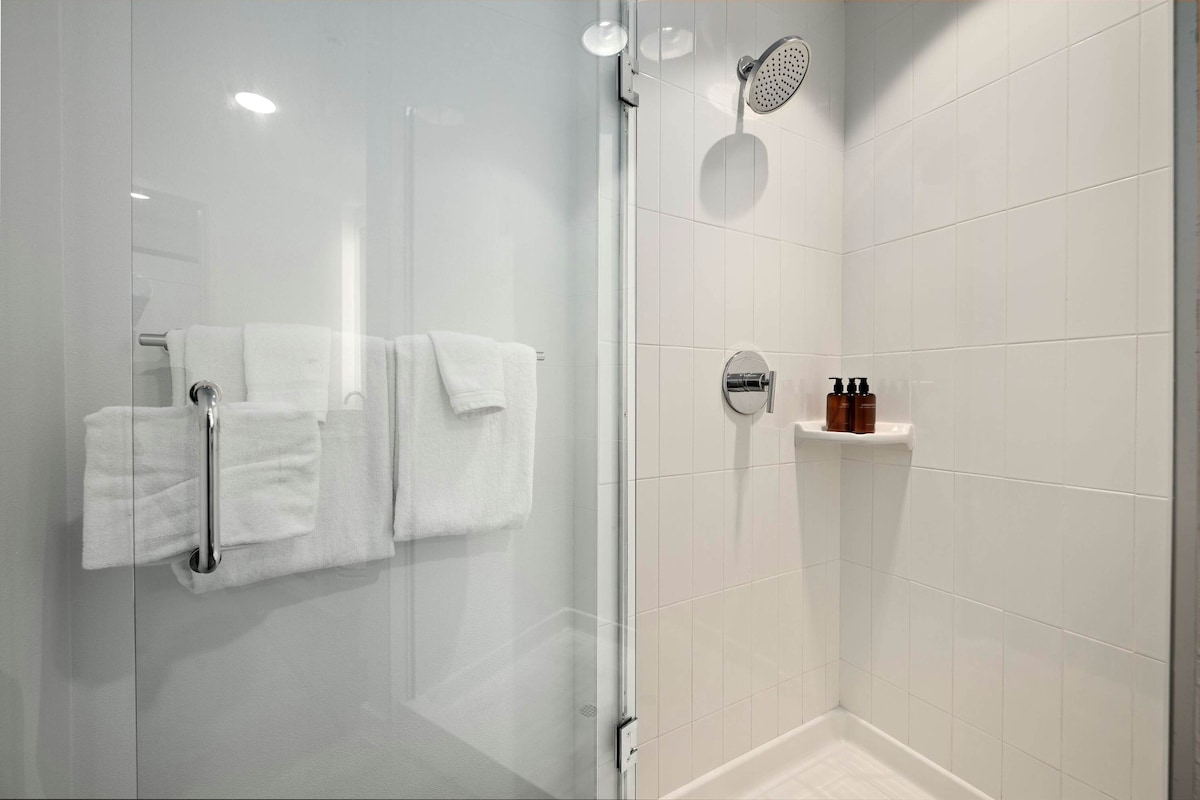 Charming Loft in DT ATX | Short Walk to Rainey St