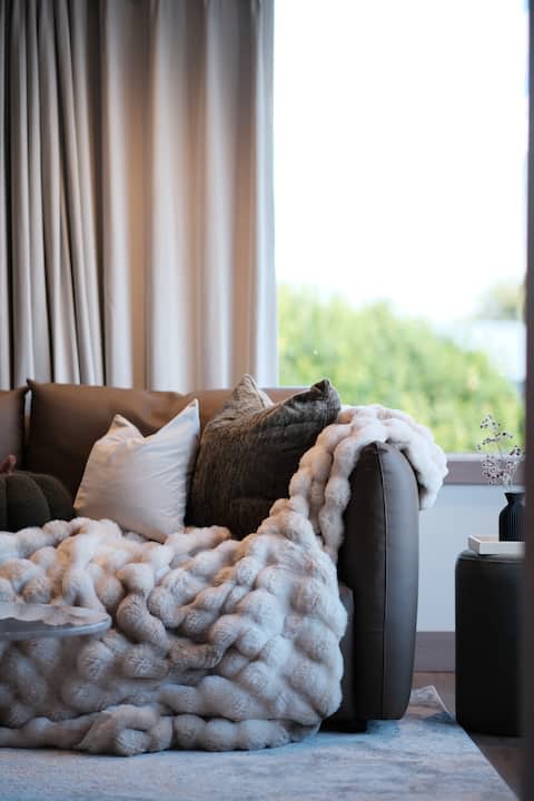 Successful Airbnb property: Central Intimate, Mountain Lakeside Garden Retreat in Queenstown Centre