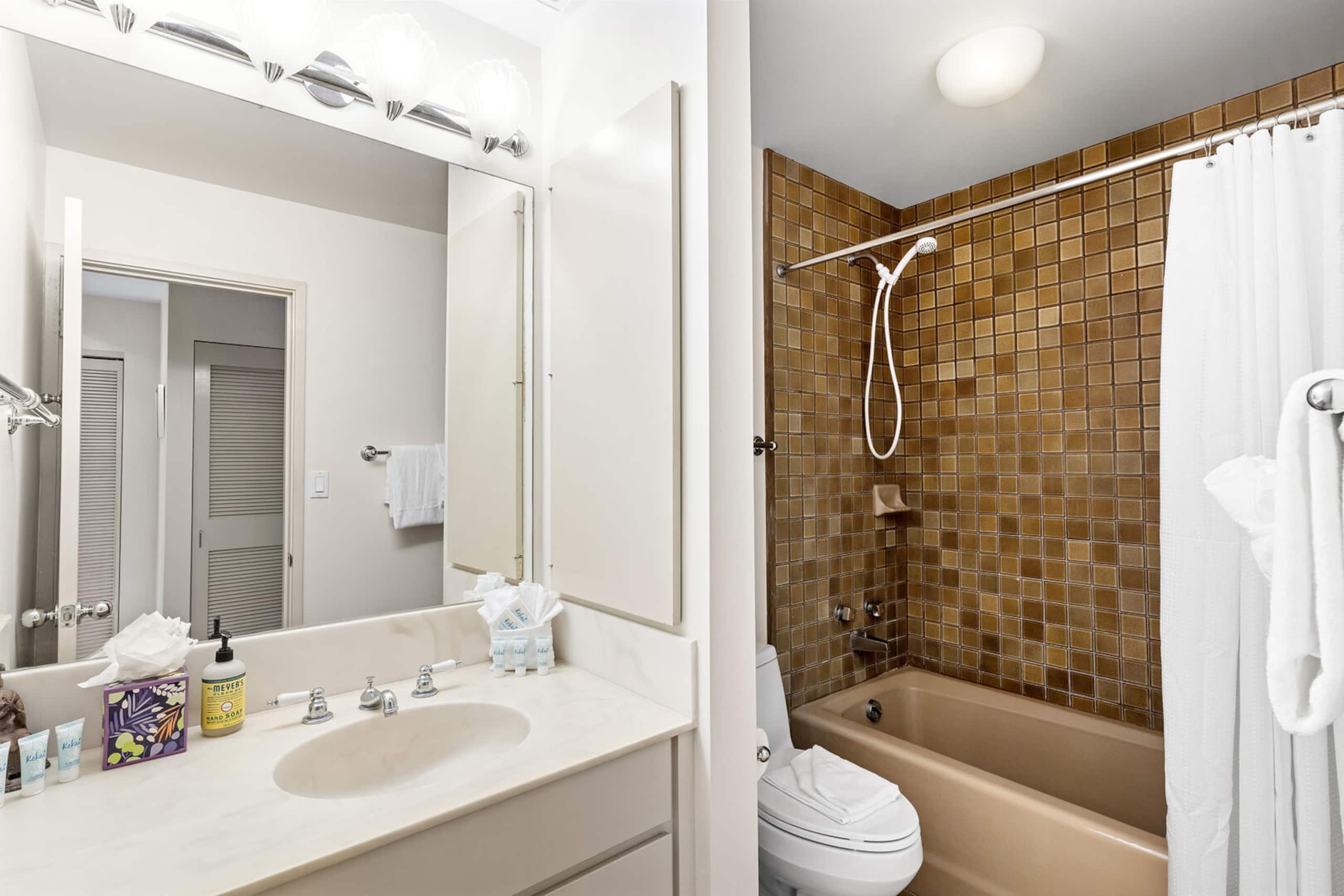 Condo in Kihei · ★4.4 · 2 bedrooms · 3 beds · 2.5 private baths - Image 37