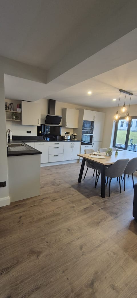 Sleek modern 2 bed apartment in Donegal Town.