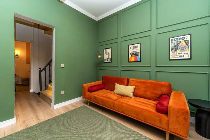 Whole building 4 bedrs central location gallery image 3