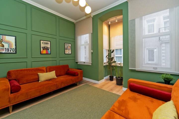 Whole building 4 bedrs central location gallery image 2