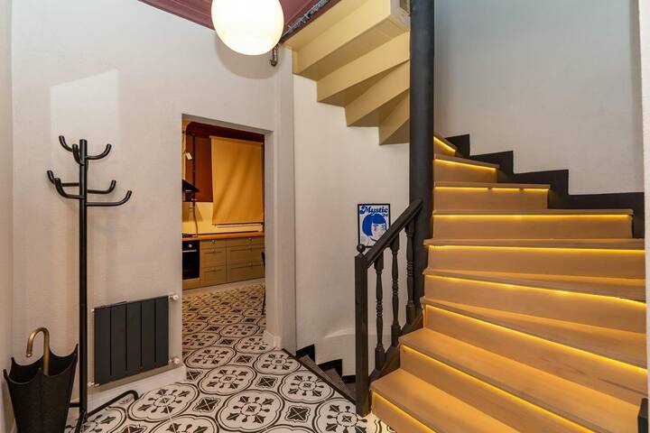 Whole building 4 bedrs central location gallery image 5