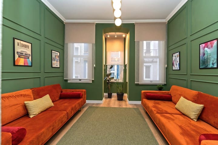 Whole building 4 bedrs central location