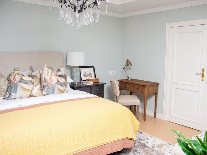 Luxury Executive Suite photo 2