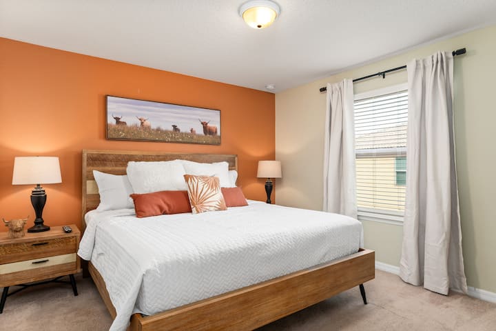 לנוח במיטות האיכותיות שלנו אחרי יום ארוך בפארקים.