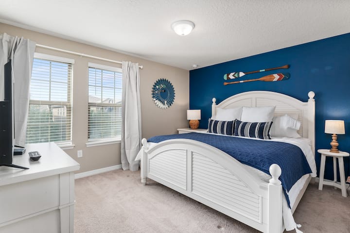 לנוח במיטות האיכותיות שלנו אחרי יום ארוך בפארקים.