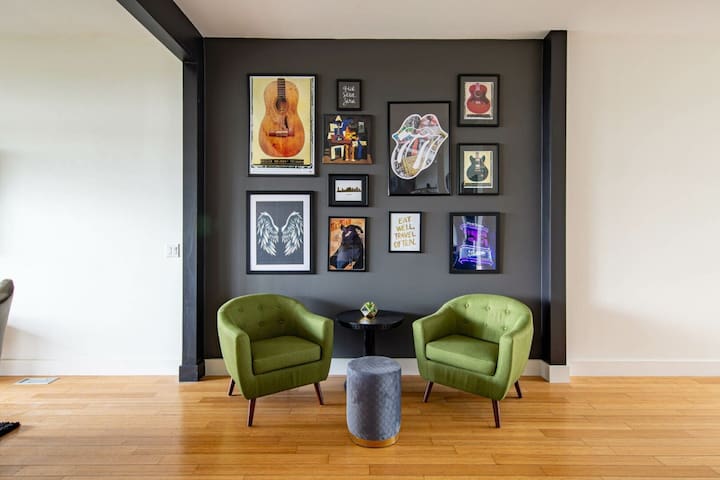 Luxury Stay w/ Large Rooms & Blackout Curtains gallery image 5